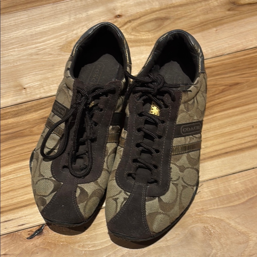 Coach Katelyn Brown Sneakers with Low-Top Design and Textured Upper